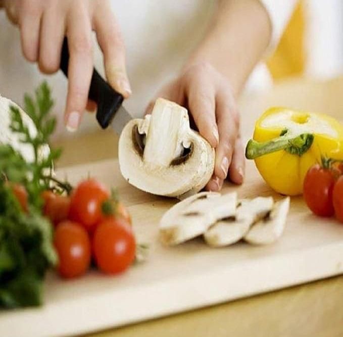Wooden Chopping Board With 5 Pcs Knife Set